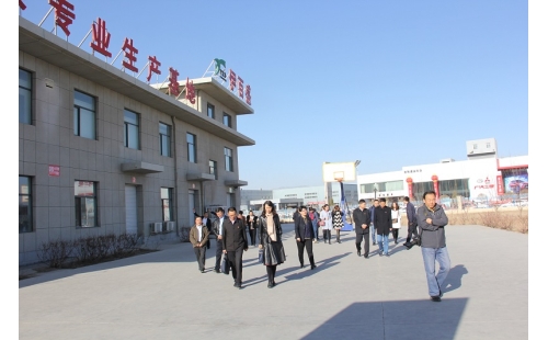 黨建引領(lǐng)促減稅降費(fèi)落地，黨員帶頭抓普惠政策落實(shí)